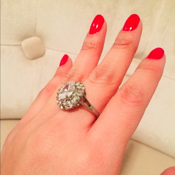 BALLERINA RING • Vintage Ballerina Style Ring - Picture 4 of 5